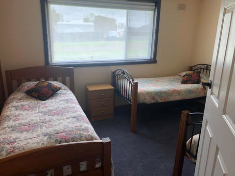 Waratah Falls Holiday Unit - Accommodation Newcastle 2