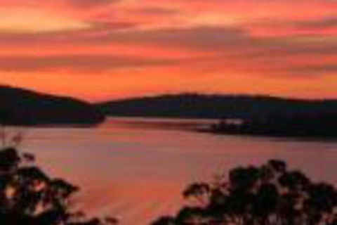 A Lakehouse Escape - Accommodation Newcastle 0