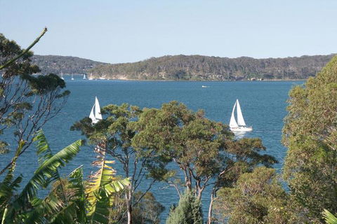A Lakehouse Escape - Accommodation Newcastle 6