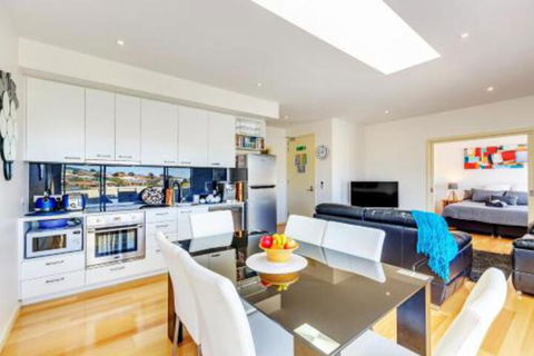Bellerive Marina View Apartments NO 27 - Accommodation Newcastle 0