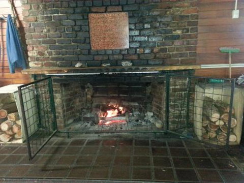 Tullah Tavern - Accommodation Newcastle 6