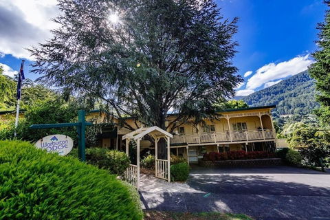 Warburton Lodge - Accommodation Newcastle 0