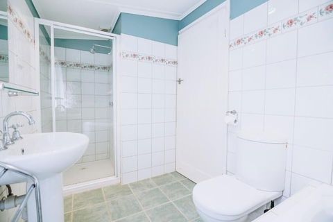 Warburton Lodge - Accommodation Newcastle 1