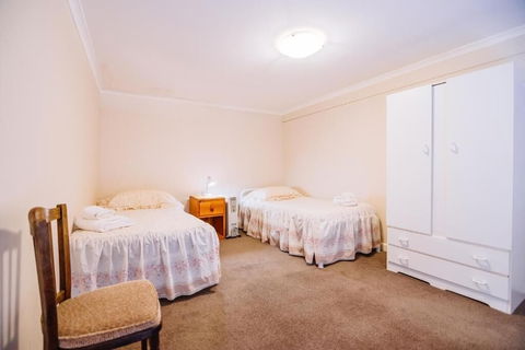 Warburton Lodge - Accommodation Newcastle 6