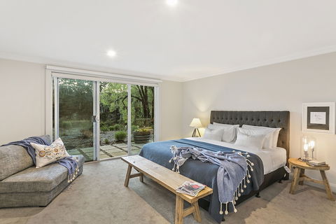 Lakes Edge - Accommodation Newcastle 2