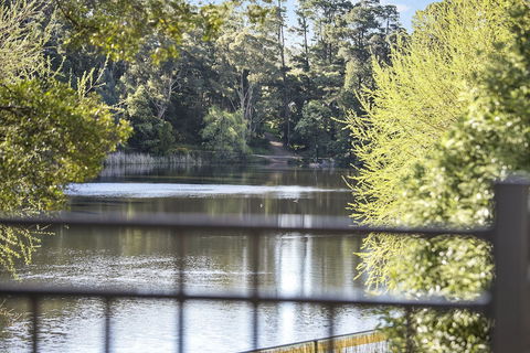 Lakes Edge - Accommodation Newcastle 1