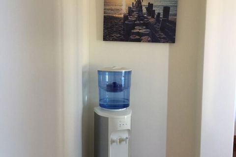 The Royal Dolphin B&B In Safety Bay - Accommodation Newcastle 2