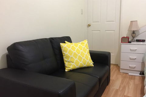 The Royal Dolphin B&B In Safety Bay - Accommodation Newcastle 4