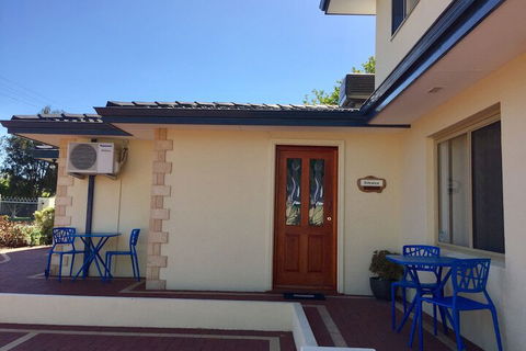 The Royal Dolphin B&B In Safety Bay - Accommodation Newcastle 1