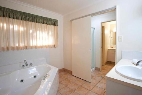 Verandahs - Accommodation Newcastle 3