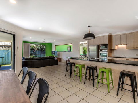Coolum Waves Pet Friendly Holiday House - Accommodation Newcastle 6