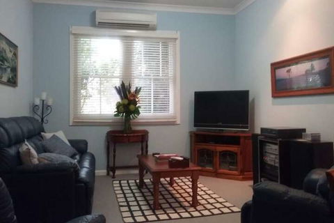 Langley Cottage B & B - Accommodation Newcastle 6