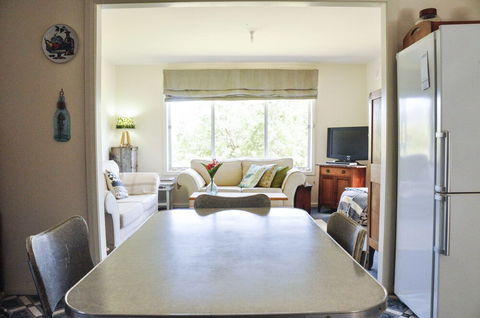 FALMOUTH Seadrift Cottage - Accommodation Newcastle 1
