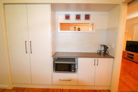 Blacksmiths Sea Breeze - Accommodation Newcastle 1