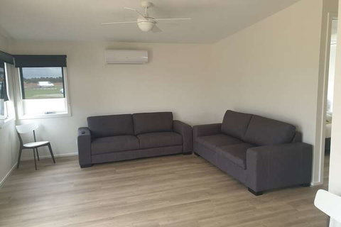 Lara Lodge - Accommodation Newcastle 3