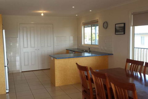 La Vista - Accommodation Newcastle 5