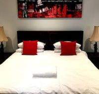 Deluxe Lake View House - Accommodation Newcastle