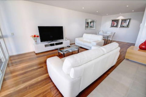 Seapoint 102 - Accommodation Newcastle 0