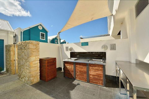 Sea Side 110 - Accommodation Newcastle 2