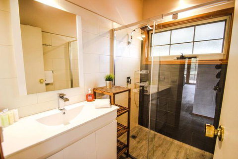 Halinka Lodge - Accommodation Newcastle 3