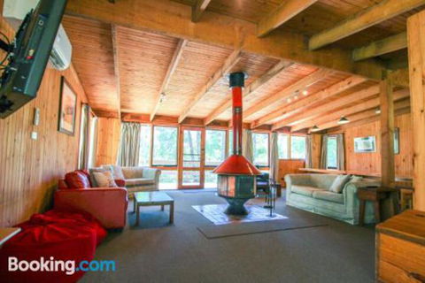 Sambar Lodge - Accommodation Newcastle 2