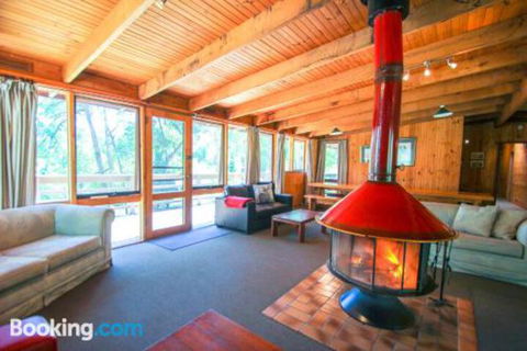 Sambar Lodge - Accommodation Newcastle 0