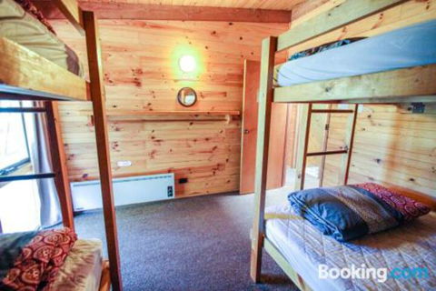 Sambar Lodge - Accommodation Newcastle 3