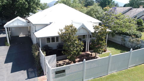 Healesville House - Magnolia House - Accommodation Newcastle 0