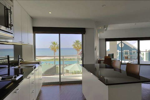 Sea Side 112 - Accommodation Newcastle 3