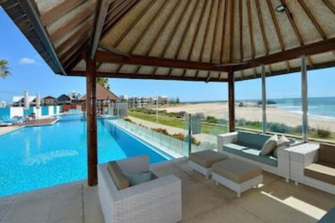 Sea Side 411 - Accommodation Newcastle 2