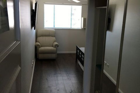Broadbeach Studios - Accommodation Newcastle 3