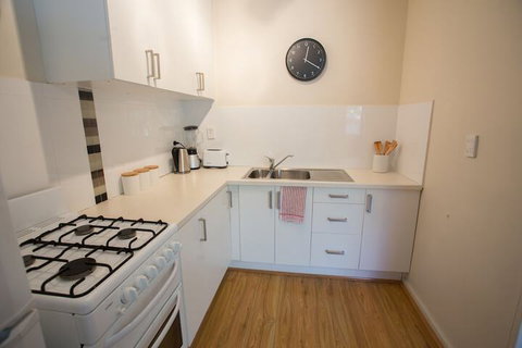 The Blue Door Villa - Accommodation Newcastle 6