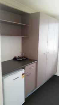 Dooleys Capella Tavern And Motel - Accommodation Newcastle 2