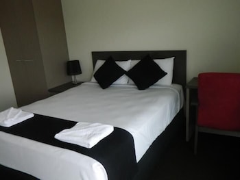 Dooleys Capella Tavern And Motel - Accommodation Newcastle 3