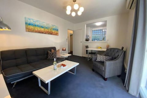 Melbourne Beachside Apartment - Accommodation Newcastle 0