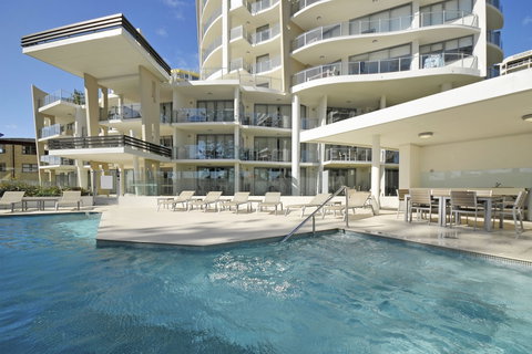 The Garland At Rainbow Bay - Accommodation Newcastle 6