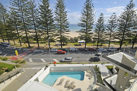The Garland At Rainbow Bay - Accommodation Newcastle 3