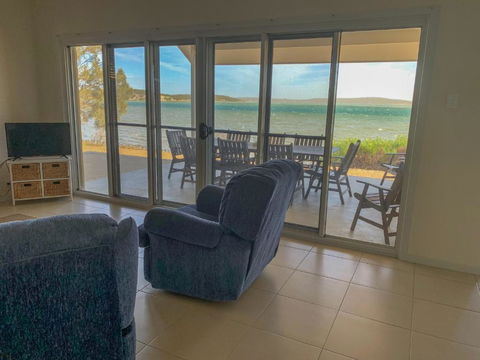 The Beach House - Accommodation Newcastle 3