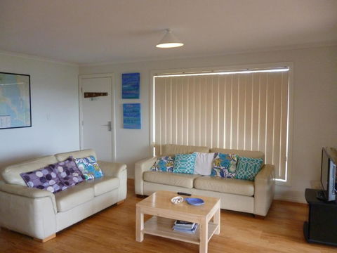 Island View 2 - Accommodation Newcastle 5