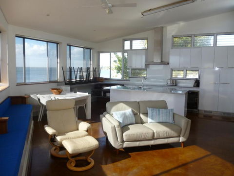 Walshys Shack - Accommodation Newcastle 2