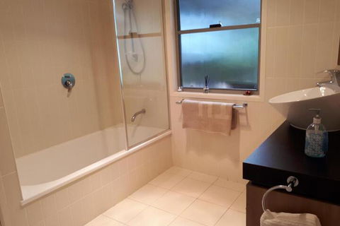 Stay At LP Montville - Accommodation Newcastle 2