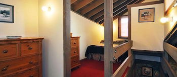 Seadog - Accommodation Newcastle 2