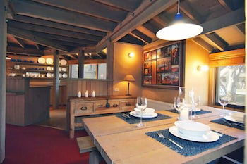 Seadog - Accommodation Newcastle 1
