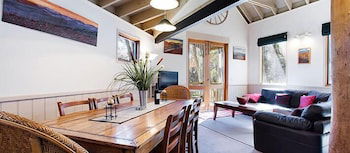 Arapaho - Accommodation Newcastle 0