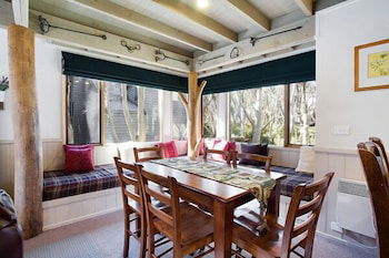 Arapaho - Accommodation Newcastle 1