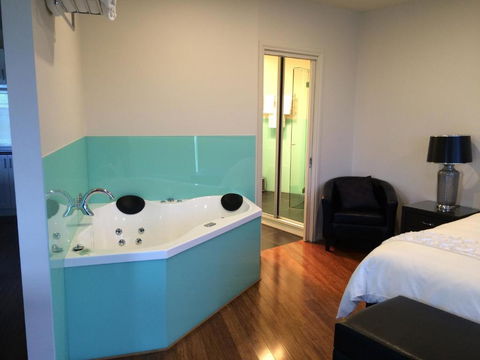 The Red Stag - Accommodation Newcastle 4
