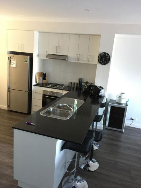 Falcon Bay 4x4 Townhouse - Accommodation Newcastle 2