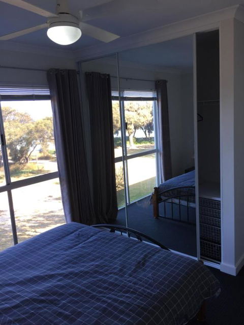 Falcon Bay 4x4 Townhouse - Accommodation Newcastle 4