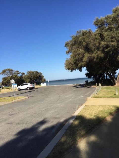 Falcon Bay 4x4 Townhouse - Accommodation Newcastle 5