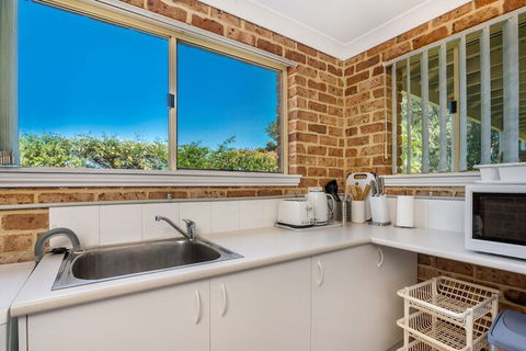 Chez Boulders - Accommodation Newcastle 3